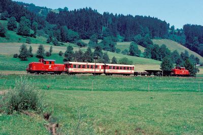 024_P-_Zug_mit_Arbeitszug_bei_Gurhof.jpg