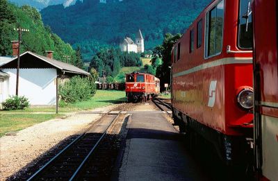 044_Zugkreuzung_in_Großhollenstein.jpg