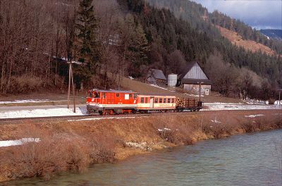 056_Güterzug_bei_St__Georgen_im_Winter.jpg