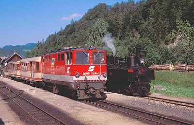 076_2095_und_Dampflok_U_1_Bahnhof_Lunz_am_See.jpg