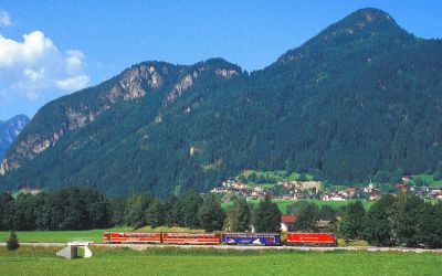 ZB225_D_14_mit_einem_Wendezug_bei_Schlitters_19_08_2005.jpg