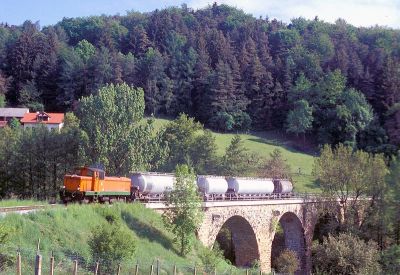 fs_020a__Bachl_Viadukt_mit_VL_23_am_18_05_2004.jpg