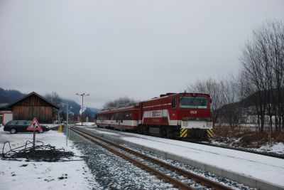 Vs 81 mit ihrem während der Wendepause im neuen Bahnhof von Bramberg.
Schlüsselwörter: SLB , PLB , Pinzgaubahn