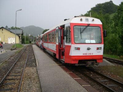 Dreifachtraktion
Die Dreifachtraktion in Gstadt. Der letzte Triebwagen fährt nach Ybbsitz.
Schlüsselwörter: 5090