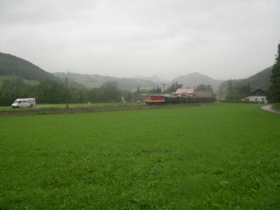 Holzgüterzug
Der Holzzug auf der Ybbstalbahn bei Kreilhof.
Schlüsselwörter: 2095