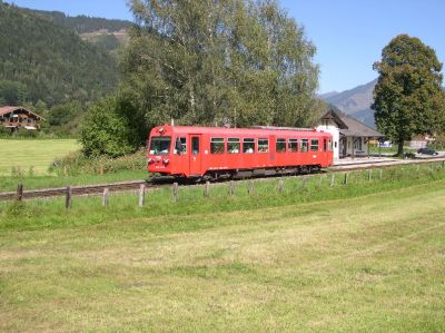 Dieseltriebwagen 5090.001 fährt gerade aus den Bahnhof Fürth Kaprun in Richtung Mittersill.
Schlüsselwörter: 5090 , 001