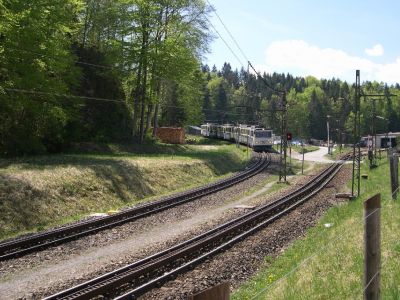 Bayrische Zugspitzbahn
Triebwagen 10 und 11 kommen vom Zugspitzplatt bei der Einfahrt in den Bahnhof Grainau
