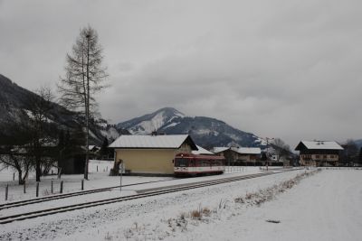 VTs 16 durch fährt gerade den umgebauten Bahnhof von Fürth Kaprun.
Schlüsselwörter: SLB , PLB , Pinzgaubahn