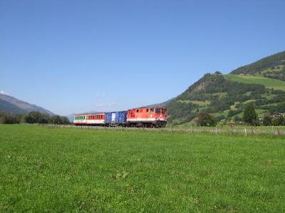 2095.004 kurz vor dem Haltepunkt Walchen im Pinzgau.
Schlüsselwörter: 2095 , 004