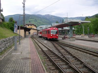 Zell am See
Dieseltriebwagen 5090.007 ím Bahnhof Zell am See abfahrtbereit als Solotriebwagen nach Mittersill.
Schlüsselwörter: 5090 , 007