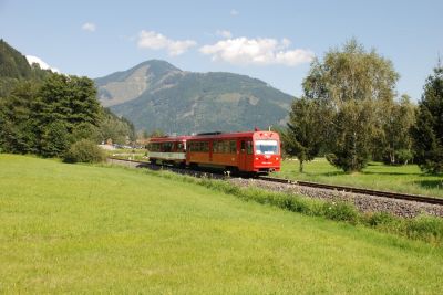 5090.008 und VTs 14
Eine 5090 Doppeltraktion auf dem weg nach Mittersill.
Schlüsselwörter: VTs , Pinzgaubahn , Lokalbahn , PLB , 5090 , SLB