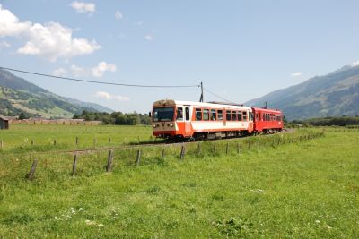 VTs 12 uns VTs 16
Eine VTs Doppeltraktion auf dem weg nach Mittersill bei der Einfahrt von Stuhlfelden.
Schlüsselwörter: VTs , Pinzgaubahn , Lokalbahn , PLB , 5090 , SLB