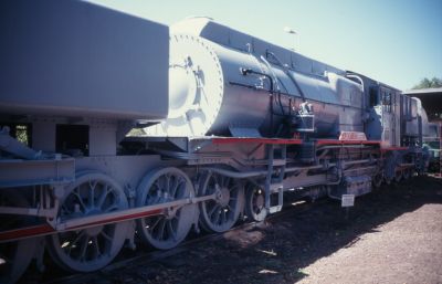 Schmalspur-Garratt
Schmalspur (3'-6'') Garratt-Lok im ARHS Railway Museum "Stony Crossing".
Leider waren manche Loks so eng nebeneinander, dass ein vernünftiges Fotografieren garnicht möglich war.
Schlüsselwörter: Garratt, ARHS Railway Museum, Stony Crossing