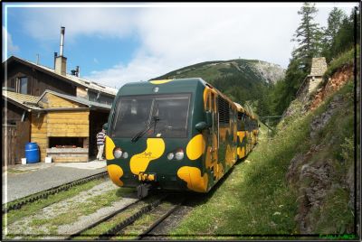 Haltestelle Baumgartner
Bergwärts fahrender Zug in der Haltestelle Baumgartner.
Schlüsselwörter: Baumgartner, Schneebergbahn, Salamander, Zahnradbahn