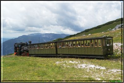 Dampfzug
kurz vor der Endstation Hochschneeberg
Schlüsselwörter: Schneebergbahn, Zahnradbahn, Hochschneeberg, 999.05, Dampflok