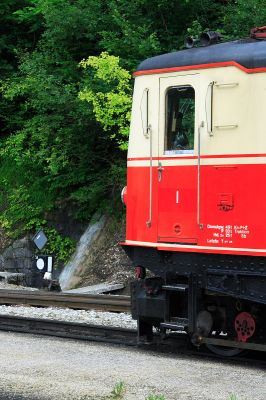 1099.016 in Laubenbachmühle
die 1099.016 steht nach getanem Tagewerk am frühen Abend in Laubenbachmühle
Schlüsselwörter: Mariazellerbahn , Laubenbachmühle , 016 , 1099