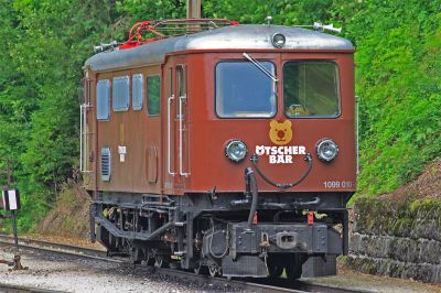 Butzibärli schläft in der Laube
die 1099.010 wurde am frühen Abend nach getanem Tagewerk auf einem Gleisstutzen neben der Ausfahrt gen St.Pölten in Laubenbachmühle abgestellt.
Schlüsselwörter: Mariazellerbahn , Laubenbachmühle , Ötscherbär , 1099 , 010