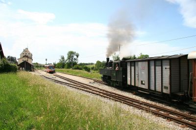 die Bh.1 auf dem Weg zu einer Zugkreuzung
Sonderfahrt anläßlich des Schmalspurfestivals zu Pfingsten.
Schlüsselwörter: Bh.1 , Schmalspurfestival , Pfingsten , Krumpe