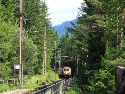 1099 geführter Zug beim Eselgraben
Die 1099.004 zieht die braune Garnitur kurz vor dem Eselgraben in Richtung St. Pölten.
Schlüsselwörter: 1099 , 004 , Eselgraben