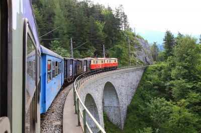 Doppelter Dirndltaler am Saugraben
Hier die Fahrt über den Saugrabenviadukt
Schlüsselwörter: 1099 , 004 , 001 , Dirndltaler, Vorspann