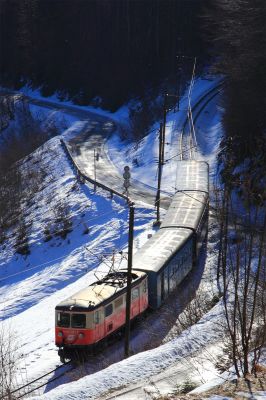 Dirndltaler bei Winterbach
Der Dirndltaler (1099.011) unterhalb Winterbach. Man sieht, daß es an diesem Morgen noch knapp frostig war.
Schlüsselwörter: 1099.011, Winterbach, Dirndltaler