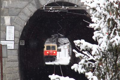 sie lugt durch den Tunnel
die 1099.14 lugt durch den Raingrabentunnel
Schlüsselwörter: 1099.14, Bürgeralpe, Raingrabentunnel