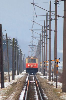 auf der langen Geraden
die 1099.011 zieht ihre Garnitur auf der langen Geraden talwärts
Schlüsselwörter: 1099.011, langer Gerade, Mariazeller Land