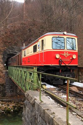 Schönau
der Ötscherland hier bei der letzten Überqeuerung der Pielach auf seinem Weg.
Schlüsselwörter: 1099.02, Ötscherland, Schönau, Schwarzenbach