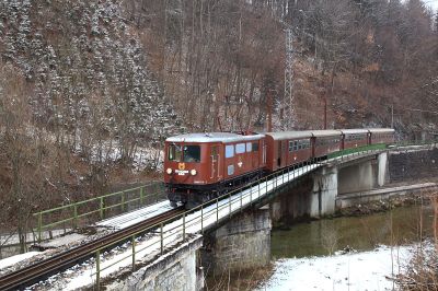 über die Natters
die 1099.010 zieht hier ihren ötscherbutzibärli über die Natters in Richtung Laubenbachmühle.
Schlüsselwörter: 1099.010, Ötcherbär, Boding, natters