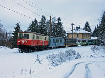 R 6805
R 6805 bei der Ausfahrt aus Winterbach
Schlüsselwörter: 1099 , 001