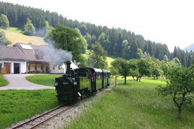 298.102
298.102 fährt gerade in den Bhf Pfaffenschlag ein, eine herrliche Szene, doch die Sonne blieb im Hintergrund stecken
Schlüsselwörter: 298.102, Pfaffenschlag