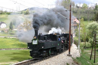 Bh.1 und Mh.6 bei Wienerbruck
Bh.1 und Mh.6 bei Wienerbruck, Sonderzug anlässlich 100 Jahre Mariazellerbahn von St. Pölten nach Mariazell
Schlüsselwörter: Bh1, Bh.1, Mh6, Mh.6, Mariazellerbahn