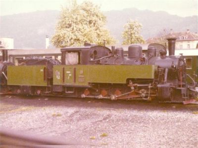 Castle Caerenion in Bregenz-Vorkloster 1979
Lok Nr.4, genannt "Castle Caerenion" oder Wälderblitz am 12.05.1979 im Bw der Bregenzerwaldbahn
in Bregenz-Vorkloster aus dem mit 2095.07 nach Bregenz vorbeifahrenden Zug fotographiert.
Schlüsselwörter: Bregenzerwaldbahn, Castle Caerenion, SKGLB, Zillertalbahn