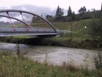 Brücke
Unglaubliche Zusammenarbeit zwischen Straßenbaufirmen und der Bahn.
Schlüsselwörter: Brücke , Bahn , Straße