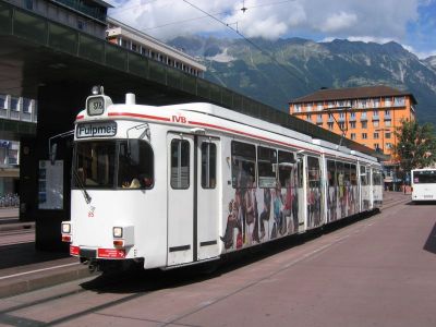 Tw 85
Der Tw 85 am Innsbrucker Hauptbahnhof vor der Kulisse der Nordkette
Schlüsselwörter: Stubaitalbahn, 85