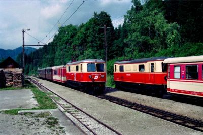 1099.001, 1099.008
Zugkreuzung in Mitterbach
Scan
Schlüsselwörter: 1099 , 001 , 008 , Mariazellerbahn , Bergstrecke , Mitterbach