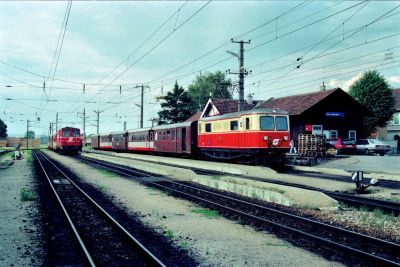 1099.002
Die 1099.002 noch mit Computernummer am Messingschild, daneben die 2095.002 in Obergrafendorf
Scan
Schlüsselwörter: 1099 , 002 , 2095 , 002 , Mariazellerbahn , Talstrecke , Obergrafendorf