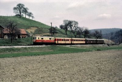 1099.003
Die 1099.003 ist mit dem R 6805 zwischen Hofstetten und Mainburg unterwegs
Scan vom Dia
Schlüsselwörter: 1099 , 003 , Mariazellerbahn , Talstrecke