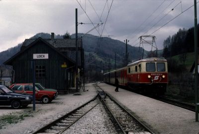 1099.003
Die 1099.003 hält mit dem R 6805 im Bahnhof Loich
Scan vom Dia
Schlüsselwörter: 1099 , 003 , Mariazellerbahn , Talstrecke , Loich