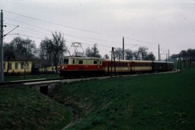 1099.003
Die 1099.003 fährt mit dem R 6805 bei Nadelbach Richtung Mariazell
Scan vom Dia
Schlüsselwörter: 1099 , 003 , Mariazellerbahn , Talstrecke , Nadelbach