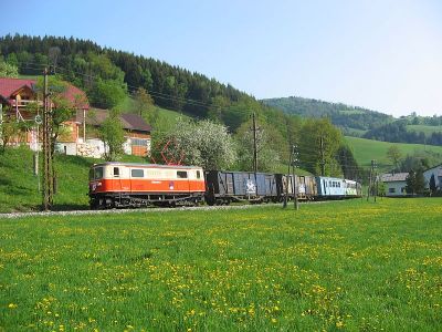 1099.004
Die 1099.004 mit dem R 6805 "Ötscherland" bei der Ausfahrt aus Frankenfels
Schlüsselwörter: Mariazellerbahn , Talstrecke , Frankenfels , 1099 , 004