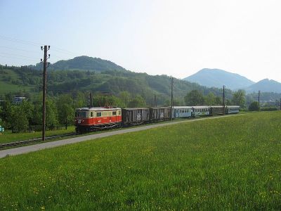 1099.004
Die 1099.004 mit dem R 6805 "Ötscherland" zwischen Kirchberg und Schwerbach
Schlüsselwörter: Mariazellerbahn , Talstrecke , 1099 , 004