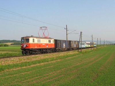 1099.004
Die 1099.004 mit dem R 6805 "Ötscherland" kurz vor Klangen
Schlüsselwörter: Mariazellerbahn , Talstrecke , 1099 , 004