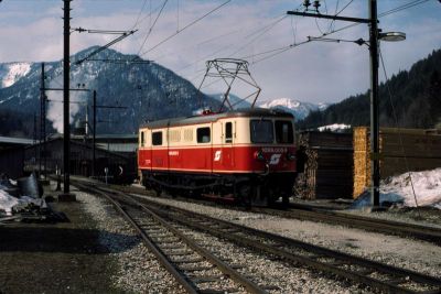 1099.005
Die 1099.005 beim Umsetzen in Gußwerk
Scan vom Dia
Schlüsselwörter: 1099 ,  005 , Mariazellerbahn , Mariazell , Gußwerk