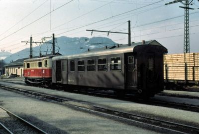 1099.005
Die 1099.005 kurz vor der Abfahrt nach Gußwerk im Bahnhof Mariazell
Der GmP hatte diesmal keine Güterwagen zu befördern
Scan vom Dia
Schlüsselwörter: 1099 , 005 , Mariazellerbahn , Mariazell , Gußwerk