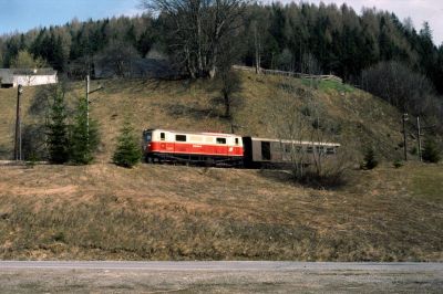 1099.005
Die 1099.005 ist mit dem sehr kurzen GmP 81201 bei Rasing Richtung Gußwerk unterwegs
Scan vom Dia
Schlüsselwörter: 1099 , 005 , Mariazellerbahn , Mariazell , Gußwerk