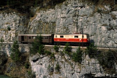 1099.005
Die 1099.005 mit dem sehr kurzen GmP 81202 im wild-romantischen Abschnitt bei Sigmundsberg
Scan vom Dia
Schlüsselwörter: 1099 , 005 , Mariazellerbahn , Mariazell , Gußwerk