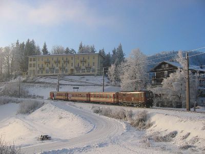 1099.007
Die 1099.007 erreicht mit dem R 6802 den Bahnhof Winterbach
Schlüsselwörter: 1099 , 007 ; Mariazellerbahn , Bergstrecke , Winterbach