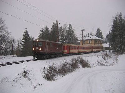 1099.007
Die 1099.007 verlässt mit dem R 6813 den Bahnhof Winterbach
Schlüsselwörter: 1099 , 007 , Mariazellerbahn , Bergstrecke , Winterbach