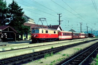 1099.008
Die 1099.008 in Obergrafendorf im August 1993
Scan
Schlüsselwörter: 1099 , 008 , Mariazellerbahn , Talstrecke , Obergrafendorf